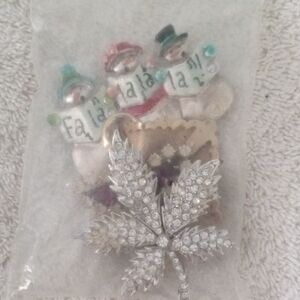 Brooch Lot